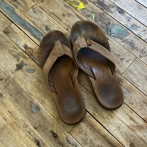 Women’s Rainbows Sandal size medium